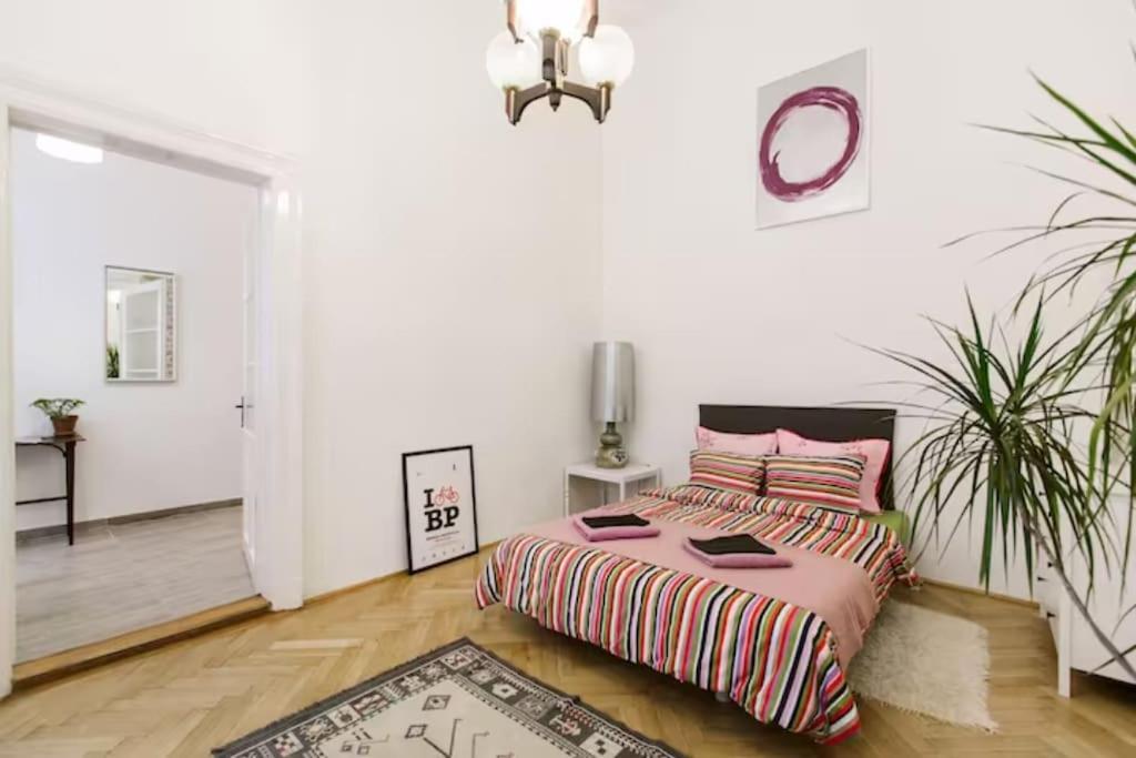 Central Apartment Kiraly Street Budapest Luaran gambar